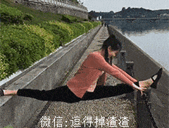 搞笑gif段子:没想到大叔和鲜肉之间,只差这么一个头发的距离呀!