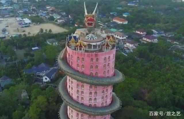 泰国最奇特的寺庙，佛塔共17层被巨龙缠绕，游客想要登顶非常困难