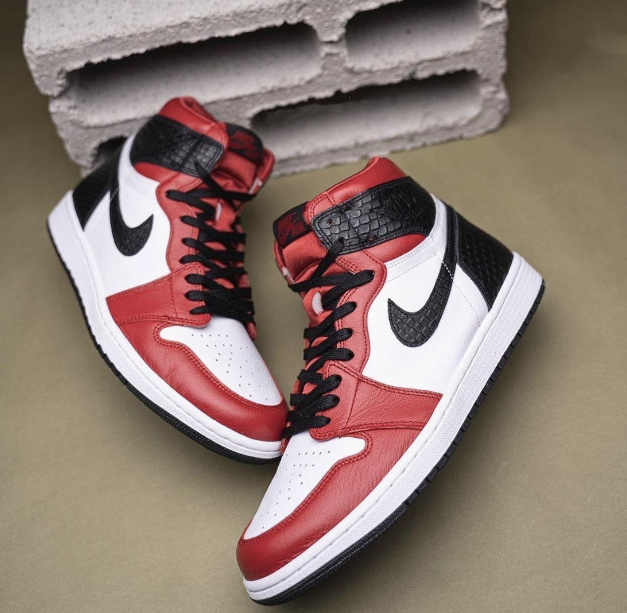 Air Jordan 1 “Satin Red” 蛇纹芝加哥搜狐大视野搜狐新闻
