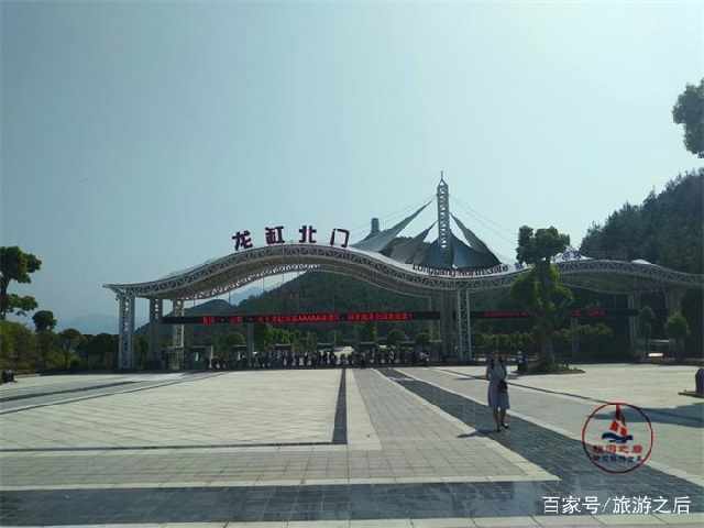 重庆最牛风景区，1010米悬崖之上，世界最长悬挑玻璃廊桥