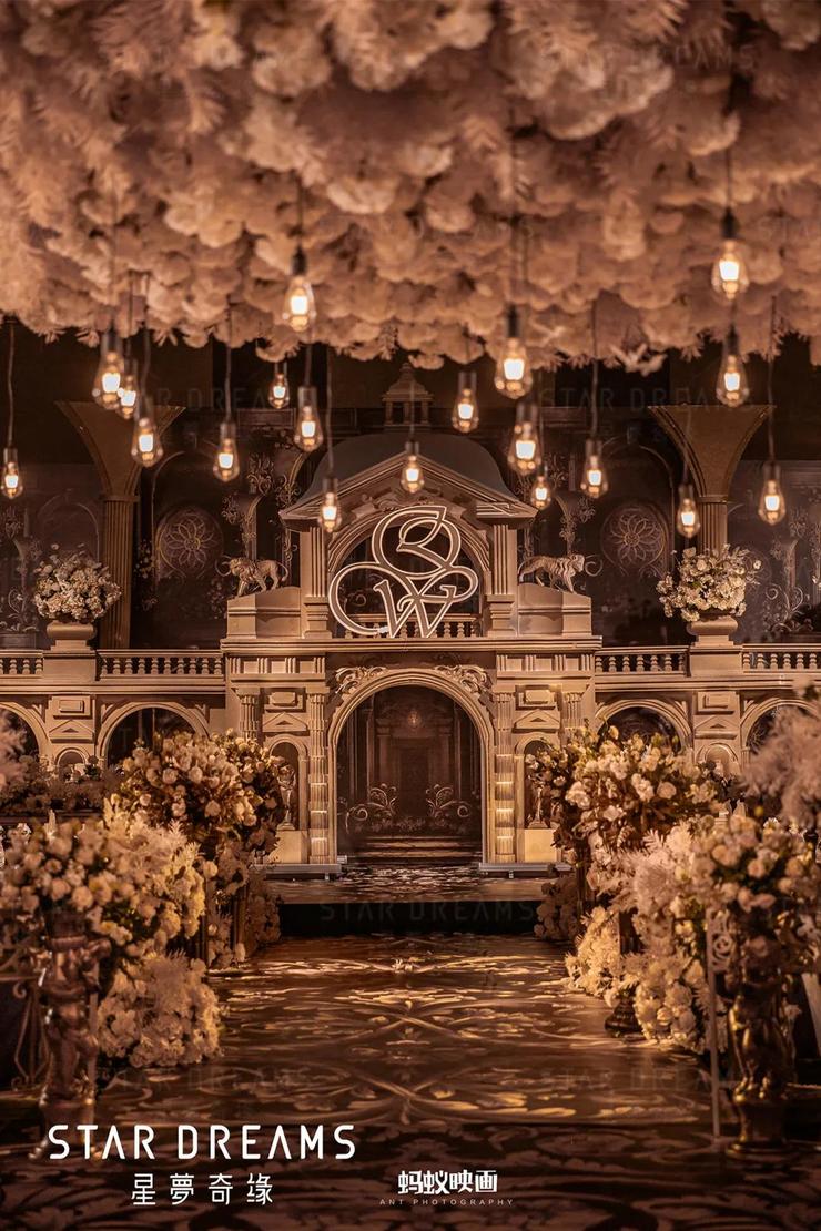 复古华丽的设计加上满满的细节感成就了这场唯美的欧式婚礼