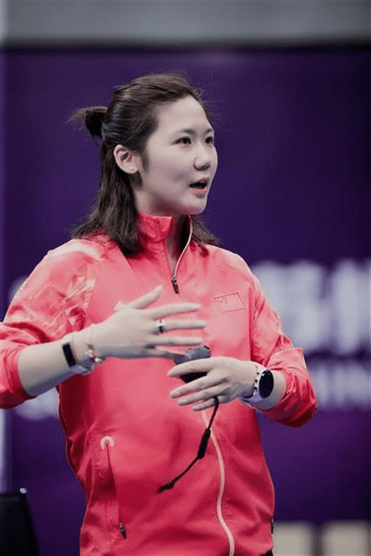 38岁国羽世界冠军蜕变气质女神,篮球世家出身,执教国家队终圆梦