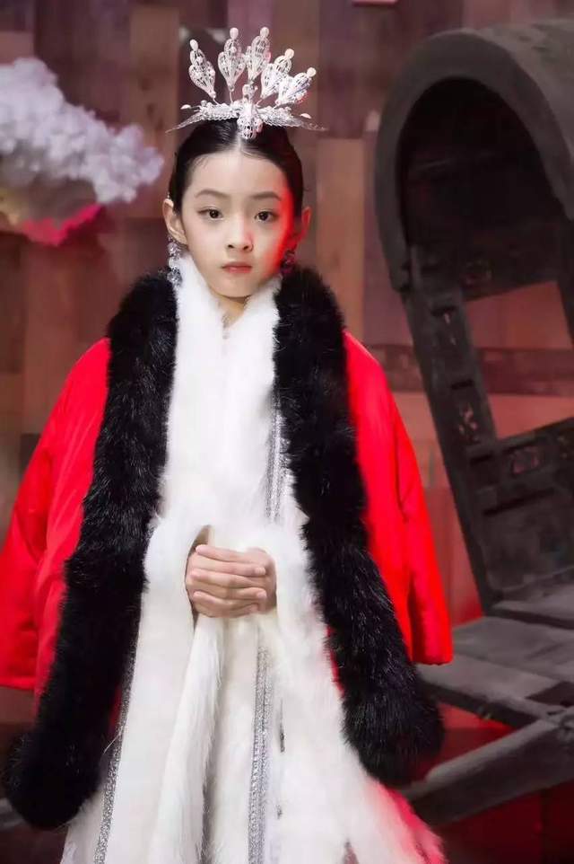 被称为最仙小童星,撞脸杨幂饰演小王昭君,15岁已经是戏骨了_蒋韵兮