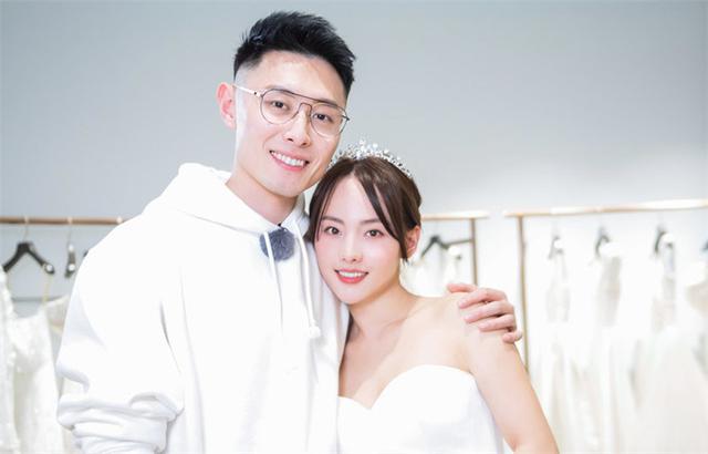 曾凭借《爱情公寓》走红,和老公相恋15年后离婚,如今再次走红_邓家佳