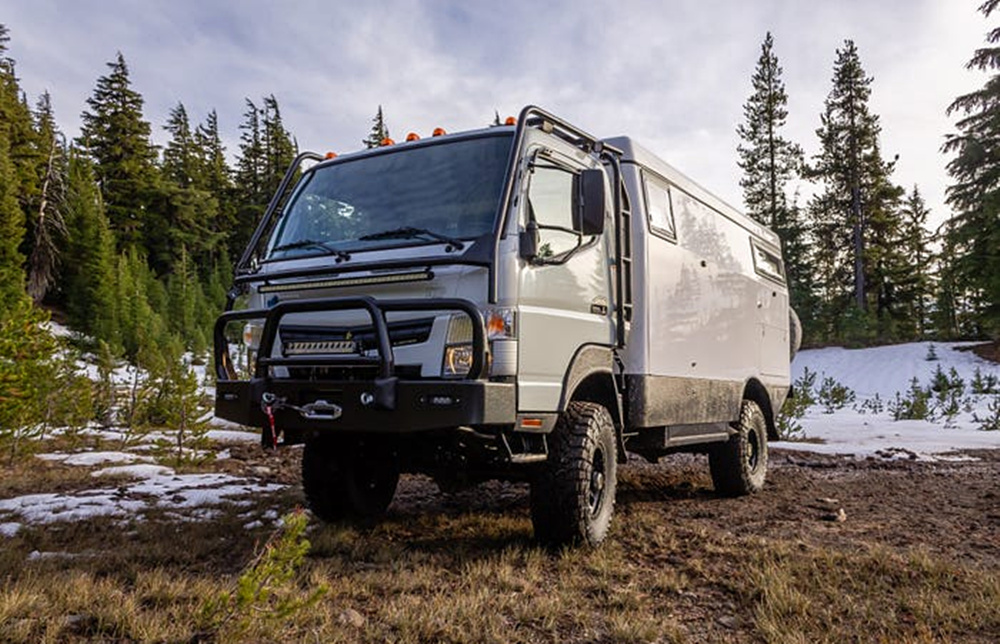 三菱轻卡房车亮相能越野自驾能做饭睡觉只是价格很劝退