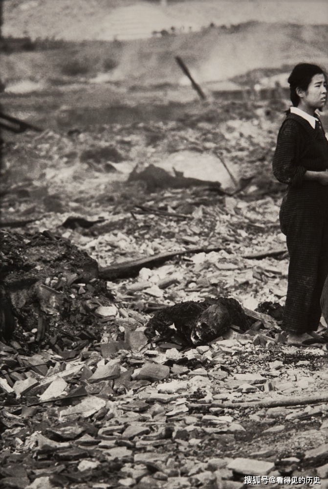 老照片 日本长崎遭受原子弹袭击的第二天 好一个人间炼狱