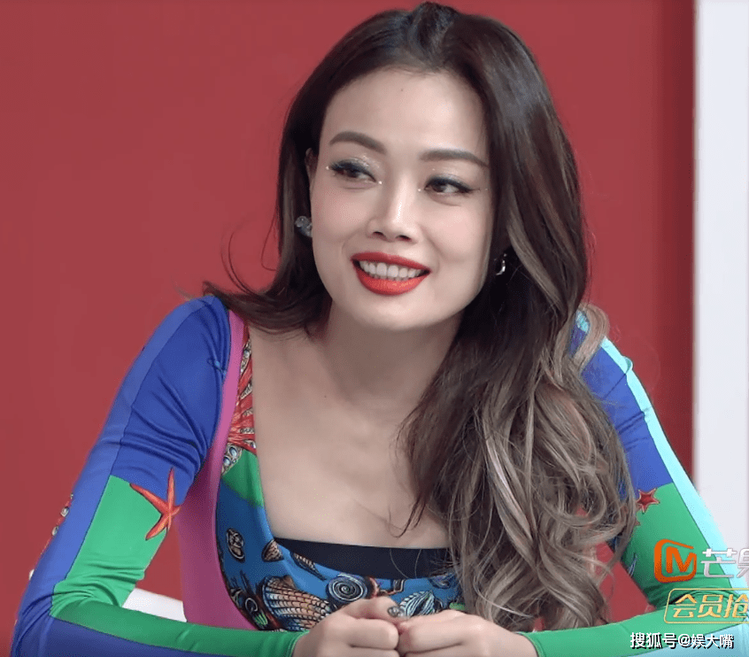 容祖儿长的像吴宣仪?杜华暗示给祖儿高分是沾了自家艺人的光?