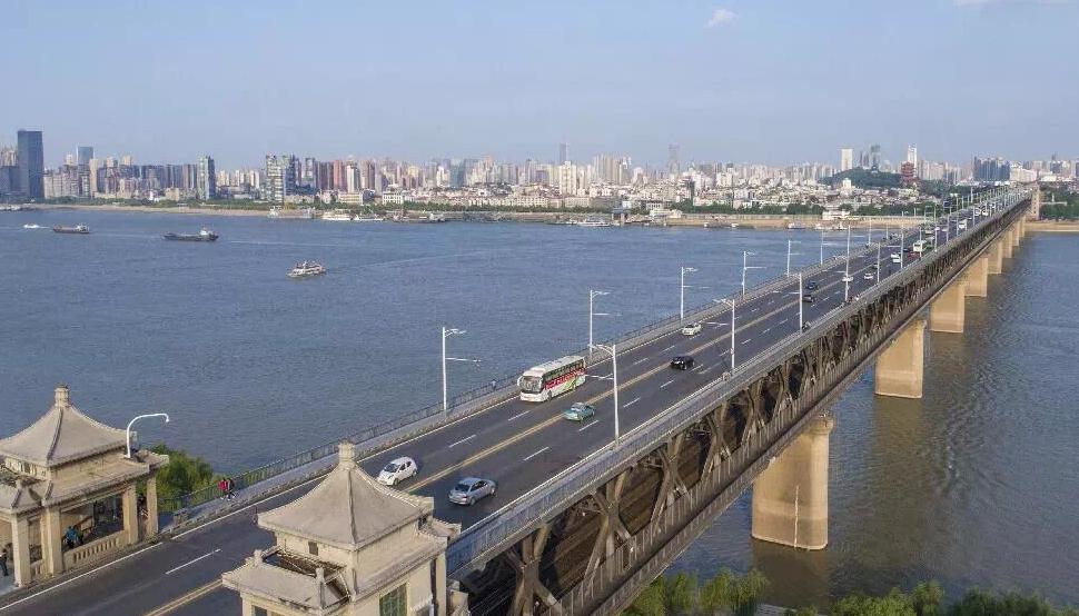 武汉最“霸道”的长江大桥，设计速度是二桥的两倍，至今仍收费