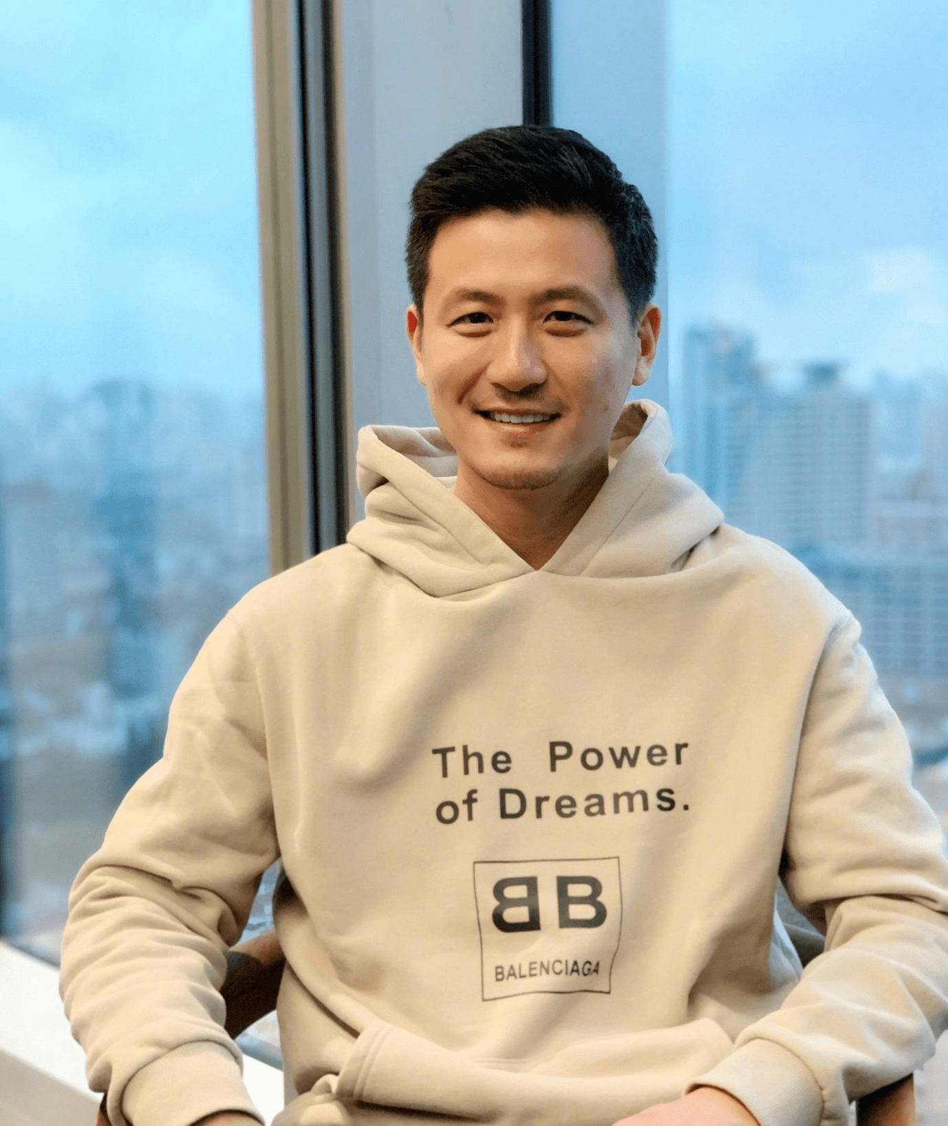 羽毛球名将蔡赟现状:41岁成熟帅气气质不输明星,儿子可爱家庭幸福