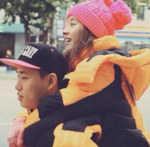 原创40岁宋智孝扎双马尾扮高中生看着别扭姜gary离开后一直不活跃