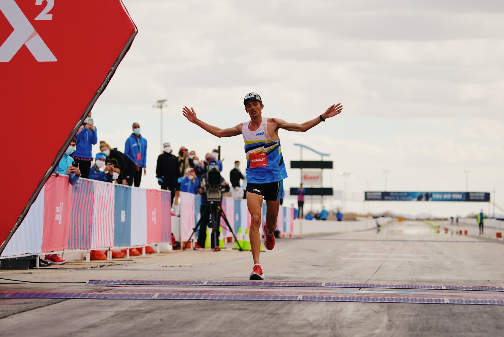 冲击人类极限 hoka精英运动员打破100公里跑美国纪录