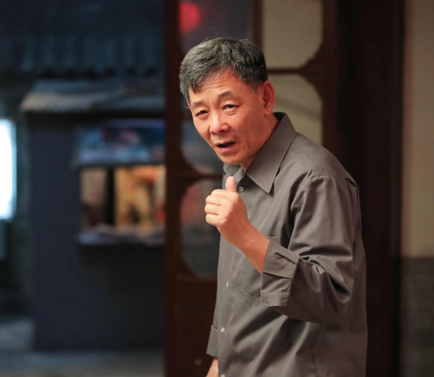 国家一级演员,今74岁仍在拍戏,住上亿四合院,儿子是他一生骄傲_李纬