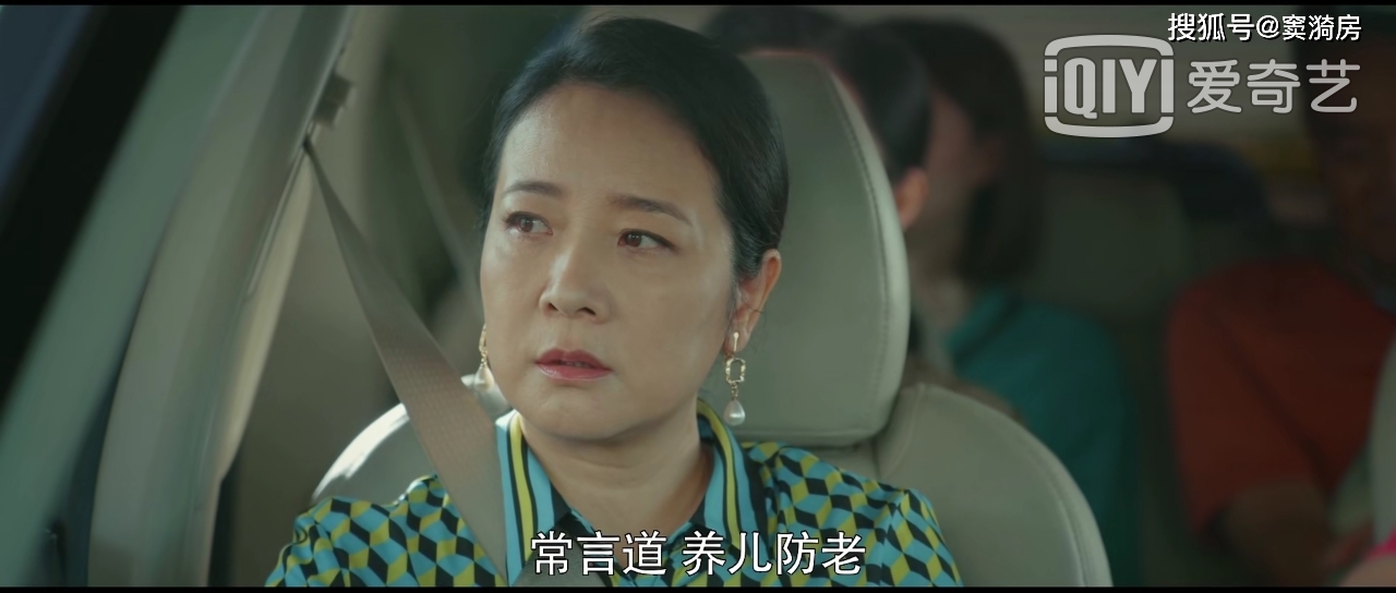 这部剧可以说是贺岁档,又是以电视剧的形式出现的,还有很多搞笑的桥段