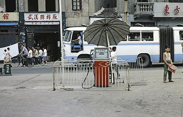 老照片带你重回80年代的武汉 感受老武汉的旧时光 小商品市场