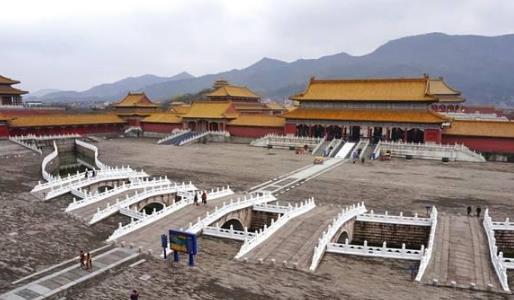 中国炸掉了八座山，耗资8亿建成的“山寨故宫”，被评为5A级