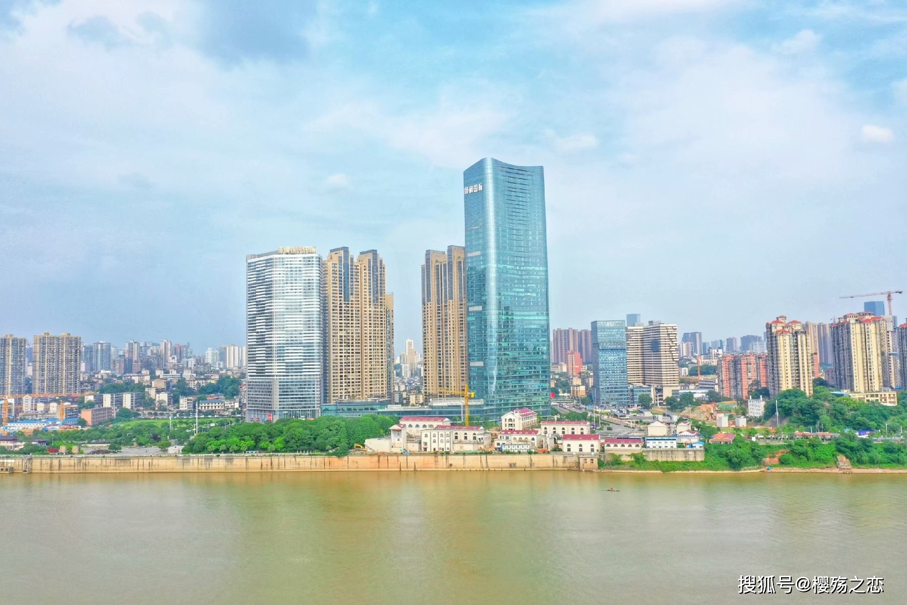 面的|唯一开通磁悬浮的新一线城市，游客直呼方便，本地人却经常吐槽