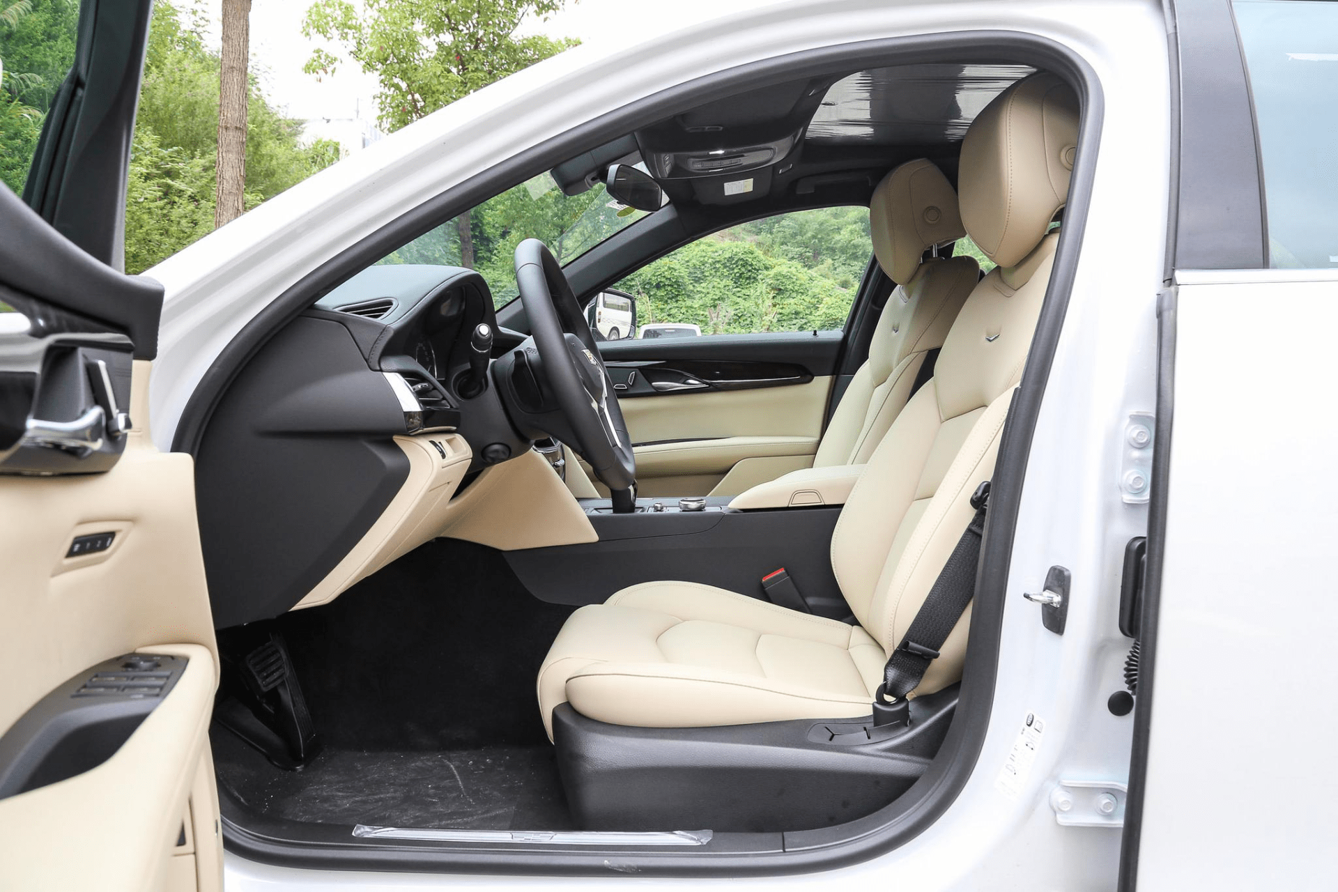 凯迪拉克ct6降至27.97万元,比c级还便宜,车长5.2米