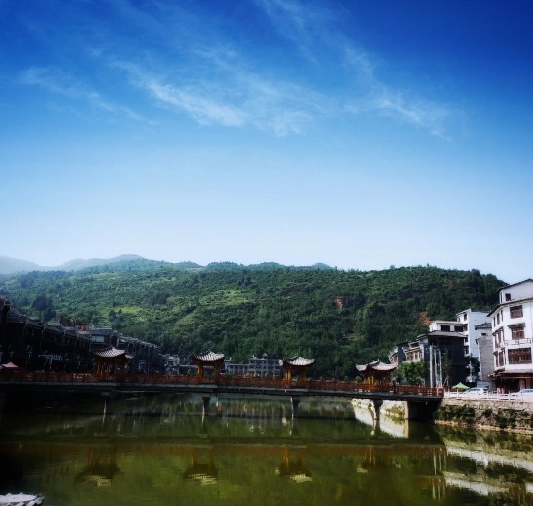 西安往南距商洛100公里，藏着一座悠闲的江南古镇，少有游客来过