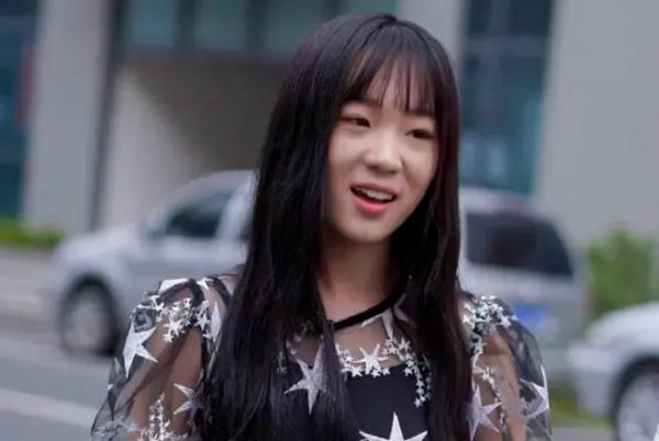 华晨宇大粉爆猛料疑似现任女友曝光穿搭同款众多暗秀恩爱