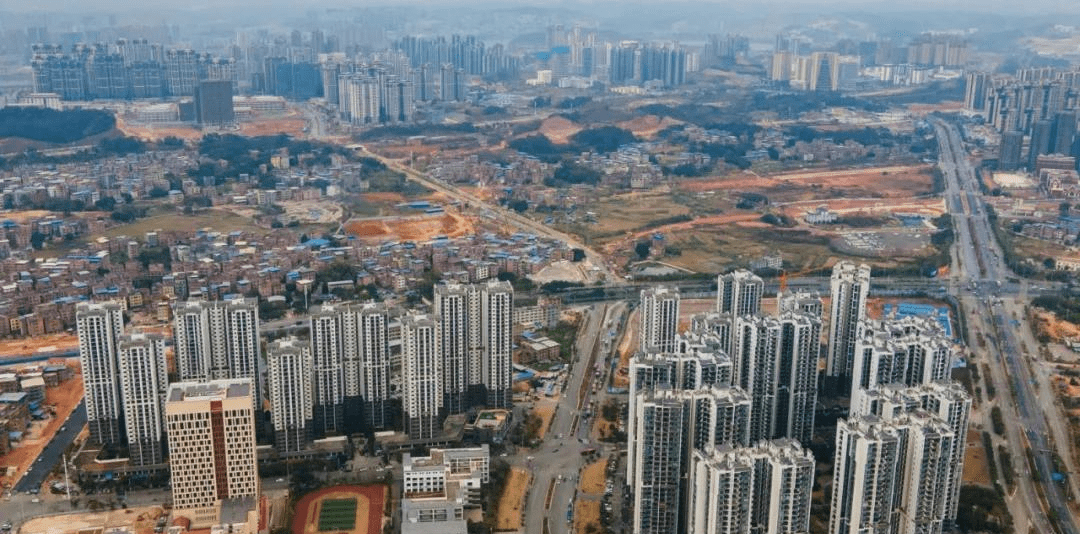 龙岗板块去年4月,龙岗商务区e街区控规公告发布,将建设成为行政帜心