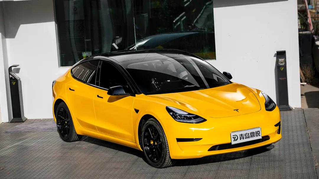 黑黄特斯拉model3改色黑黄双拼是不是更扎眼了