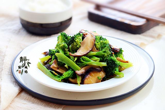 素炒西兰花怎么炒香 8062e9e5ff854683bf002d6d8b227a86.jpeg