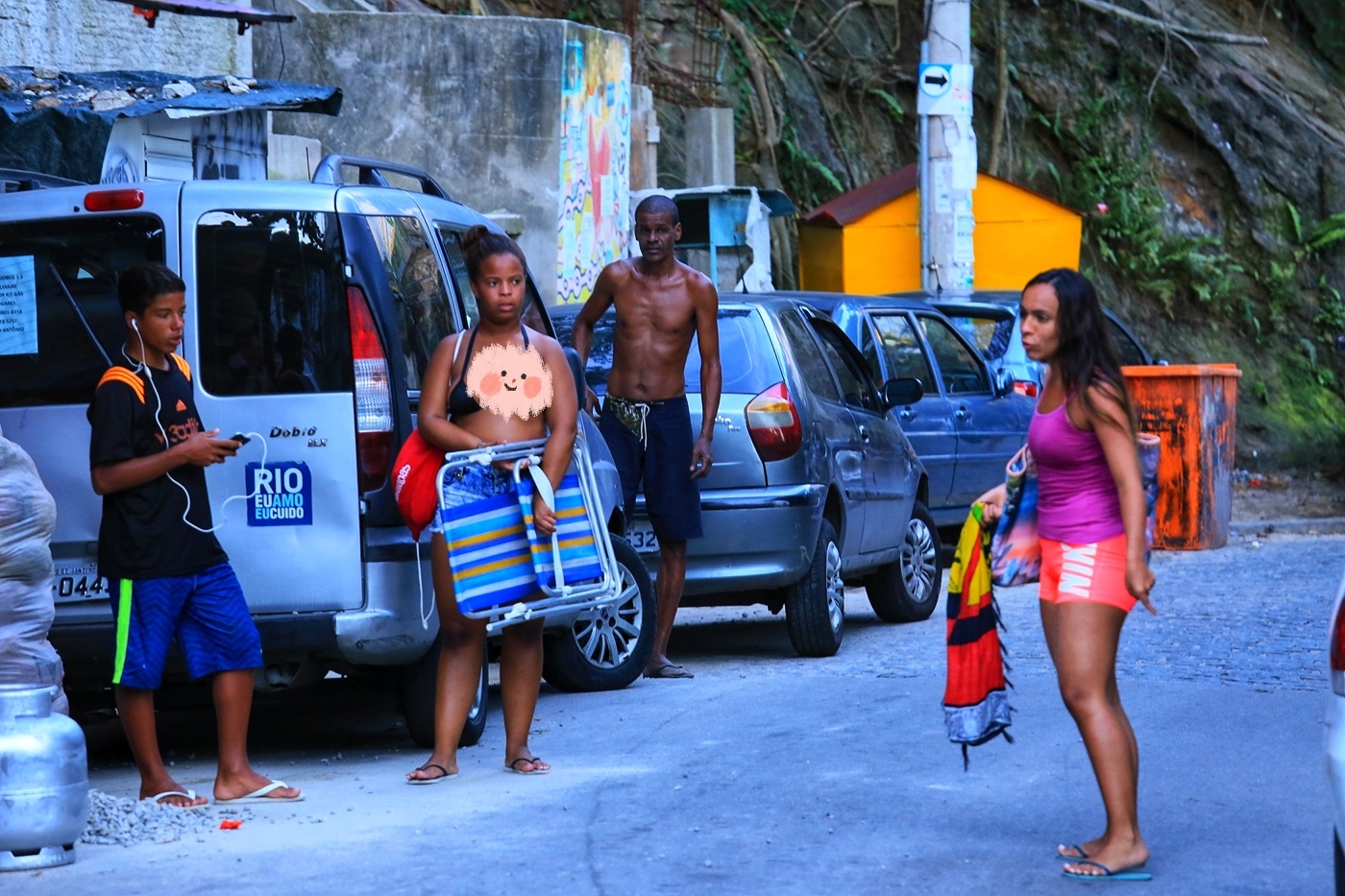 真实巴西贫民窟：房很破比基尼妹子满街走，人穷友好但别乱去