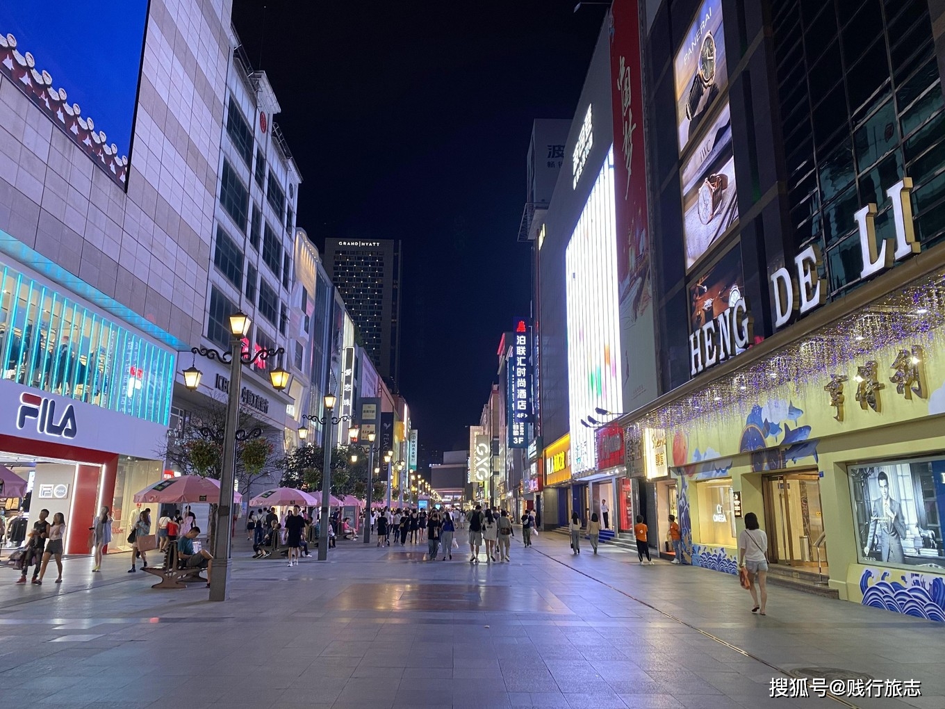 成都外地游客最爱来凑热闹的商业街，一到节假日就会人挤人