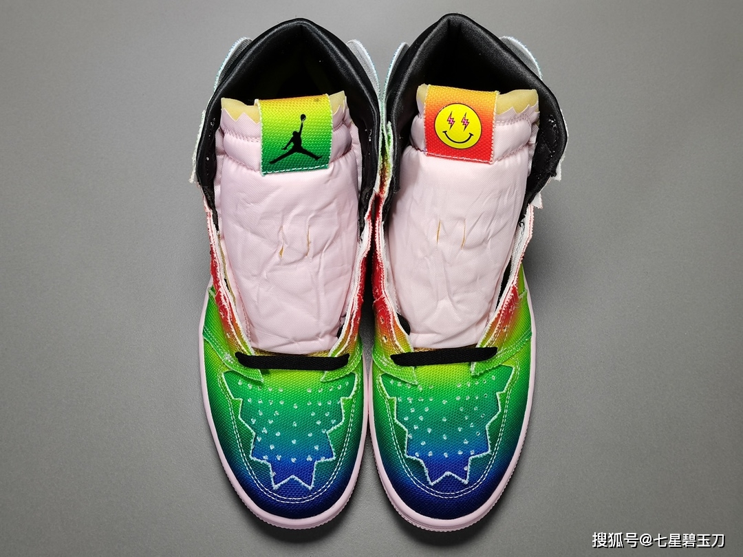balvin联名aj1 笑脸拼接 渐变彩虹