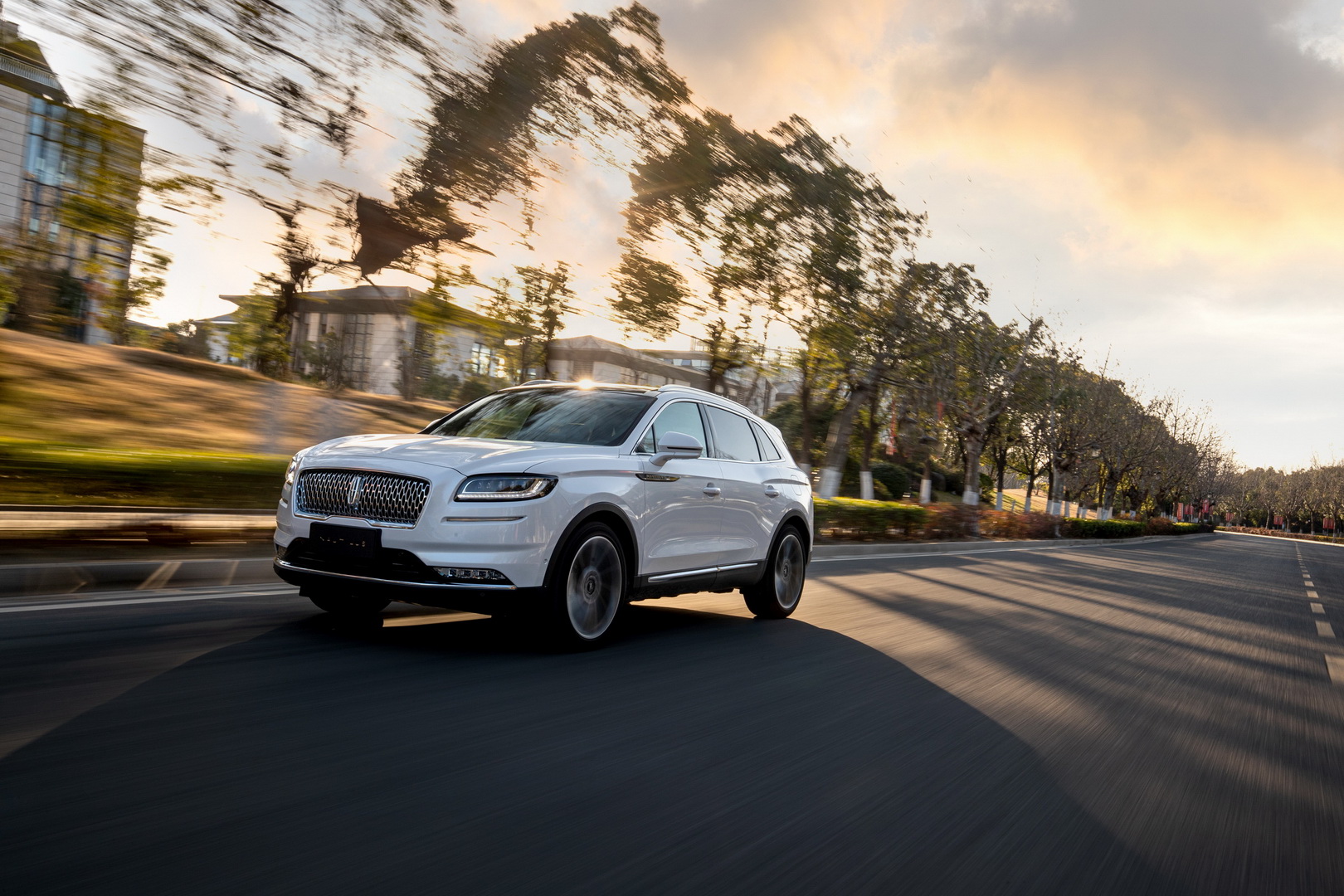 中型美式豪华suv新一代林肯航海家nautilus预售启航