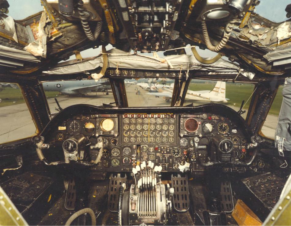 B52轰炸机内部图片图片