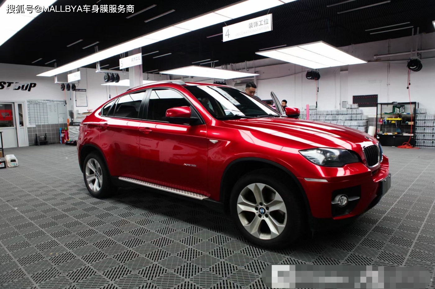 宝马x6改色魂动红 牛年就要红红火火