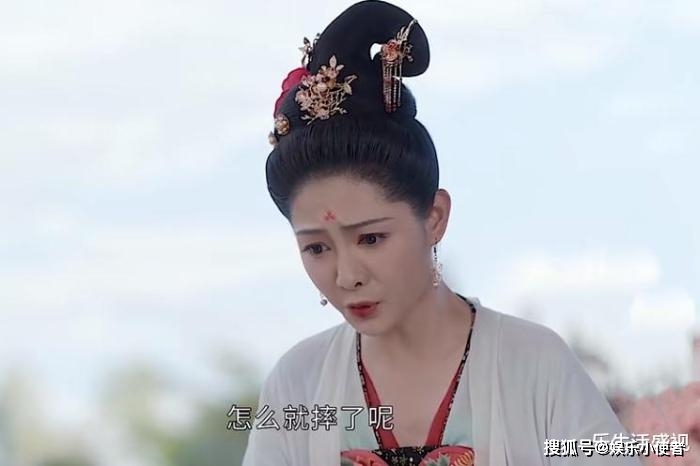 《风起霓裳》斗花大会,珊瑚和正妻撞衫被人笑话,发怒后欺负琉璃_母亲