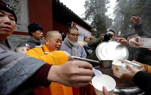 少林寺的僧人每天都吃什么？菜单曝光后，和电视剧上的完全不同