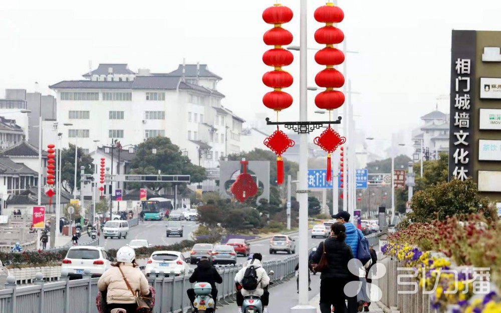 挂灯笼迎新春 中心城区“大红灯笼路”亮相