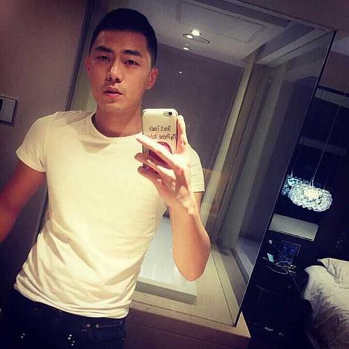 25岁小伙查出慢性前列腺炎医生用这种杯子喝水等于一次吃8个塑料袋