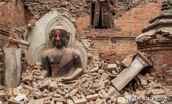 为何汶川大地震后房屋一片废墟，寺庙佛像却毫发无损，依然屹立