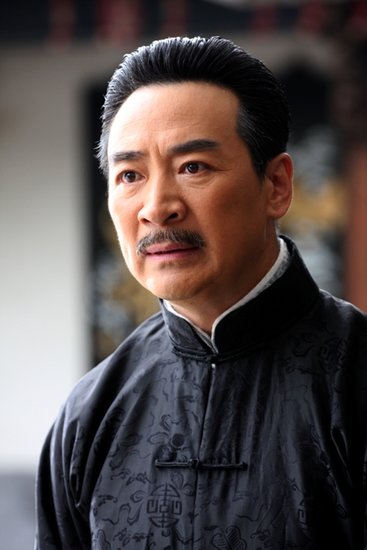 甩掉败家子前妻,娶了小自己21岁娇妻,52岁得子成为人生赢家_寇振海