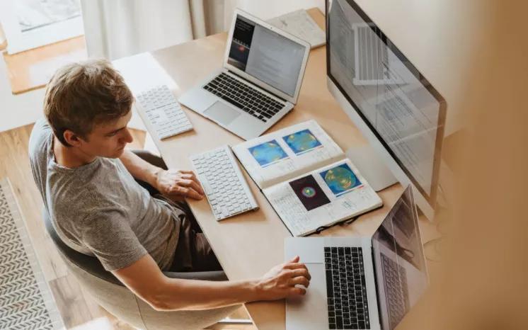 怎么找工作最新 a133eb26e7ff407db94bb22b6b2fc2a3.jpeg