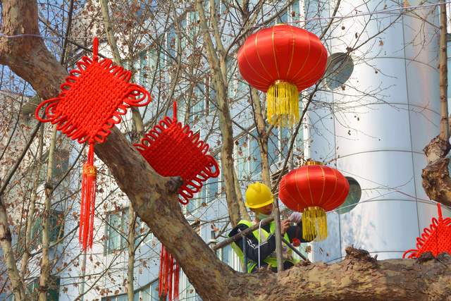 挂灯笼迎新春，四川广元大街小巷红红火火，元元祝你牛年大吉！