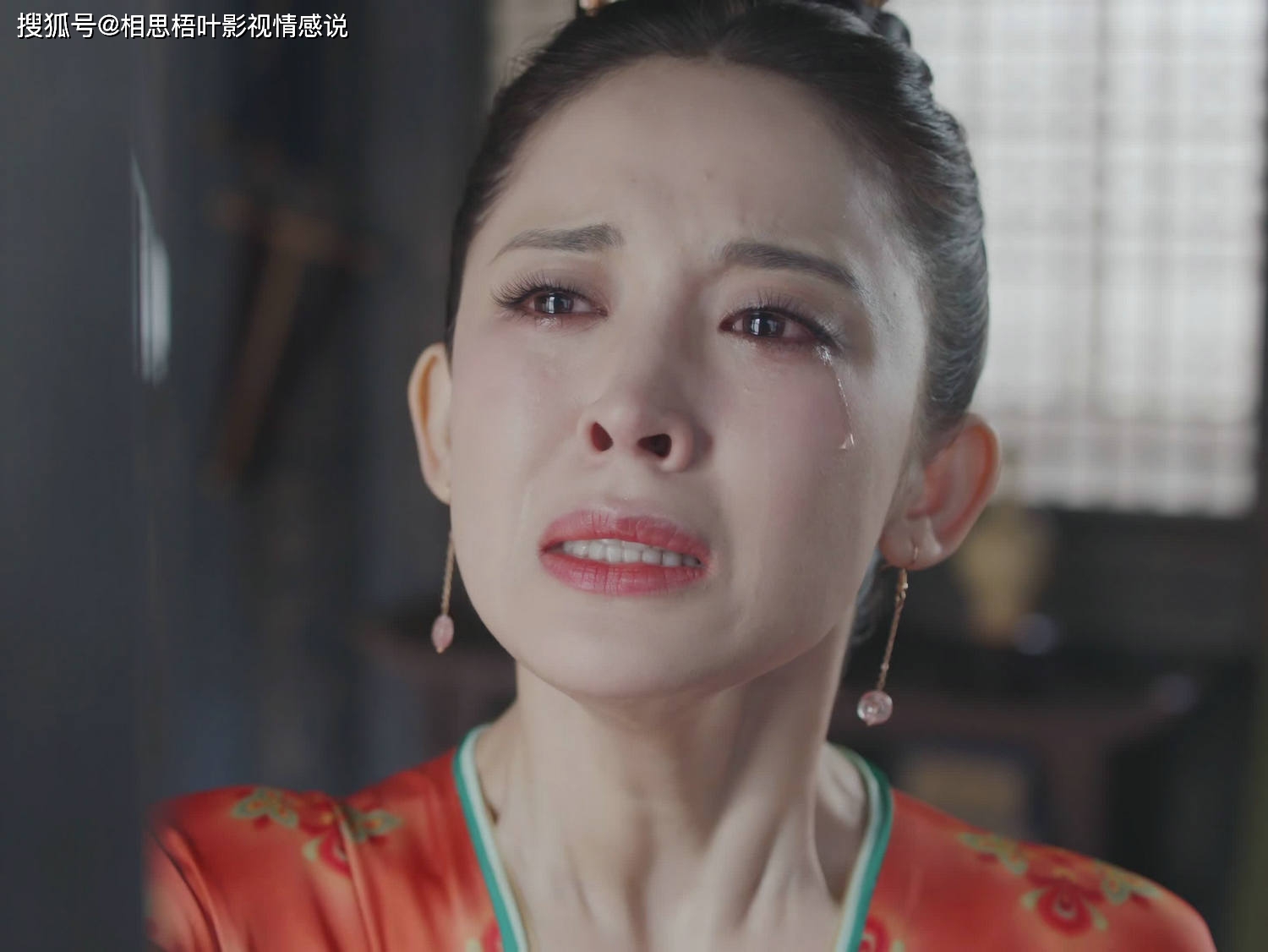 《风起霓裳》:同样是亲人,有人雪中送炭,也有人形同陌路