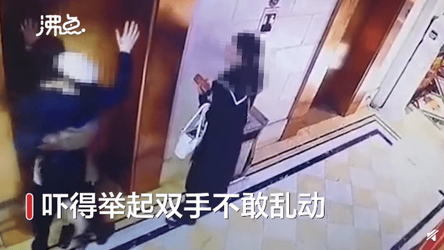 男生撕开女生内衣视频_美女喝醉男子撕开内衣(3)