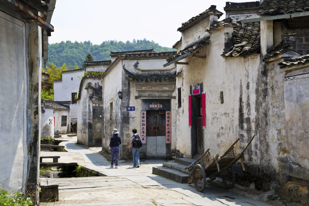 黛瓦、粉壁、马头墙，来西递古村感受中国传统民居建筑的艺术魅力