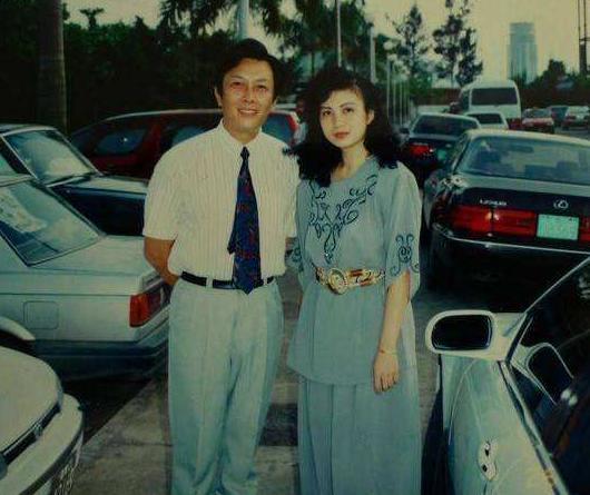 父亲唐国强转身娶壮丽母亲走上轻生之路唐莉这些年经历了什么