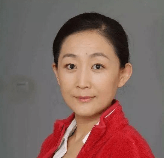 从影32年封影后,离婚后老公娶小15岁女演员,今55岁仍单身不婚_陈瑾