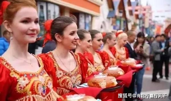 俄罗斯姑娘体验上海美食，游玩三天后感叹：我的胃都是甜的