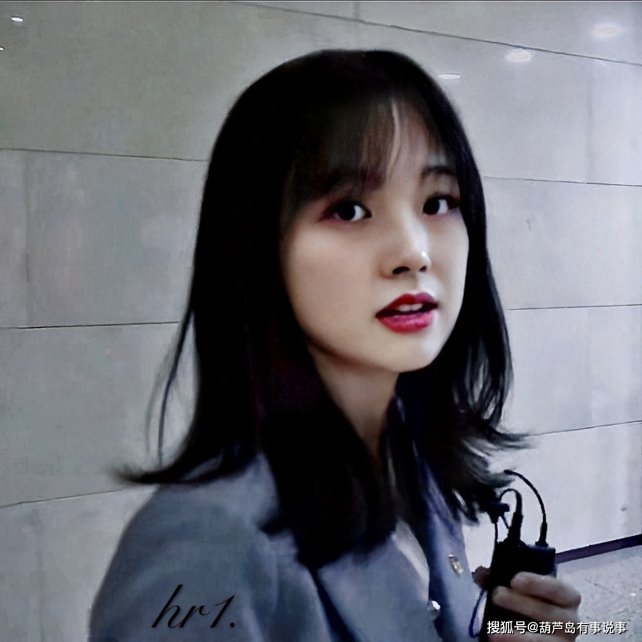 央视美女记者王冰冰,长相甜美,眉眼弯弯,相当治愈,还是学霸哦