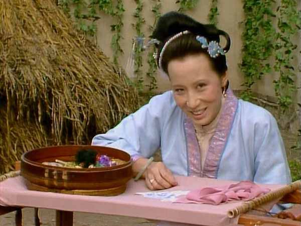 那就只好自谋生计,说不定要像贾芸,贾蔷一样仰人鼻息,甚至像贾璜一样