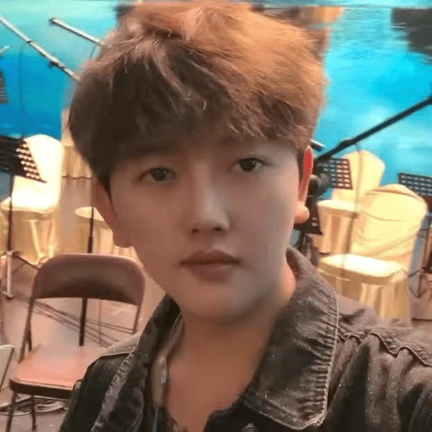 们,应该知道有这么一个叫"普通却自信"的昵称的男人,他真名叫宇文斌斌