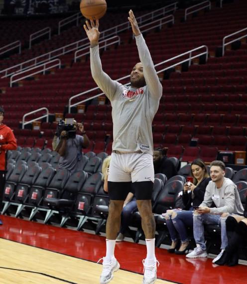 目前火箭队已经公开明确地将pj-塔克摆上了货架,据悉火箭队的要价是1